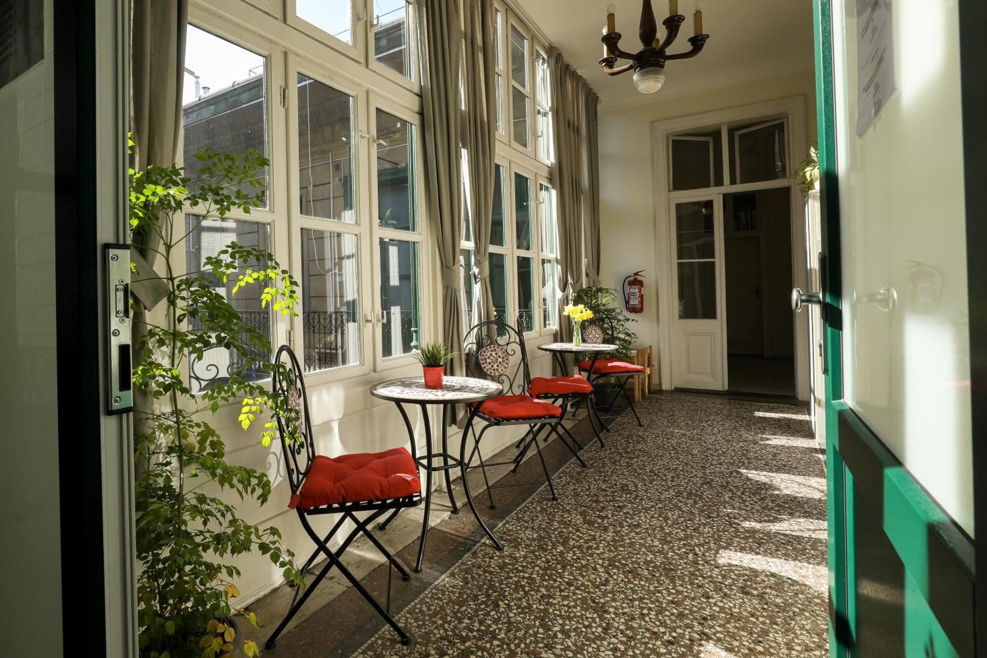 Ozone Private Rooms Budapest Exterior photo